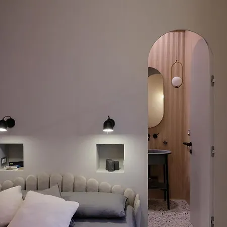 Luciani 33 Luxury Oda ve Kahvaltı 4*