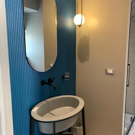 Luciani 33 Luxury Oda ve Kahvaltı 4*