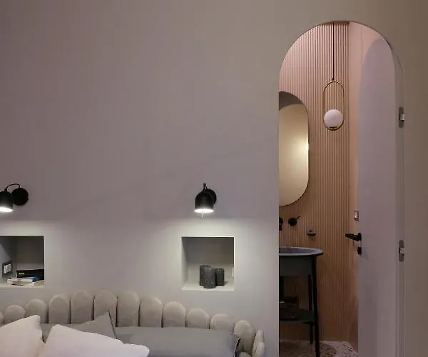 Luciani 33 Luxury Bed & Breakfast 4*